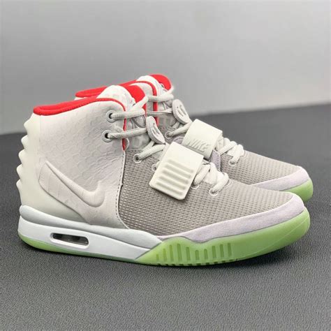 nike air yeezy 2 platinum